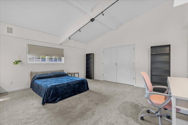 Building Photo - 3824 Gaines Dr