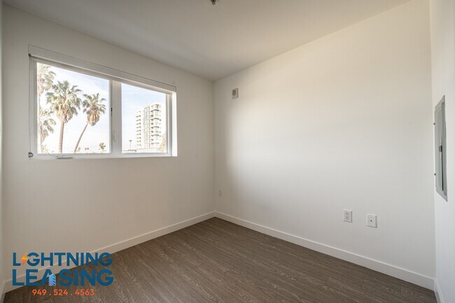 Building Photo - 11405-11403 Chandler Blvd