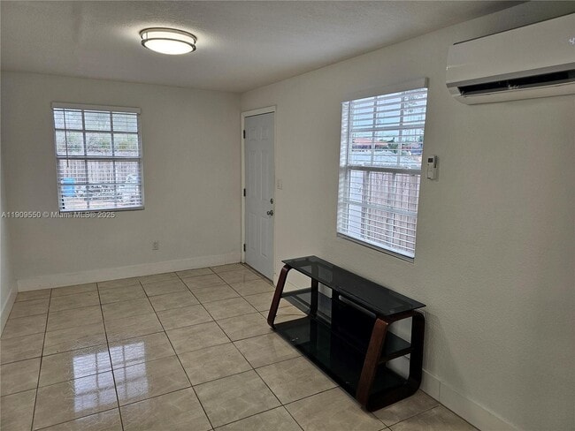 Building Photo - 651 SW 66th Ave