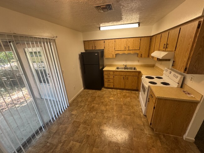 Building Photo - 21514 Campbell Dr