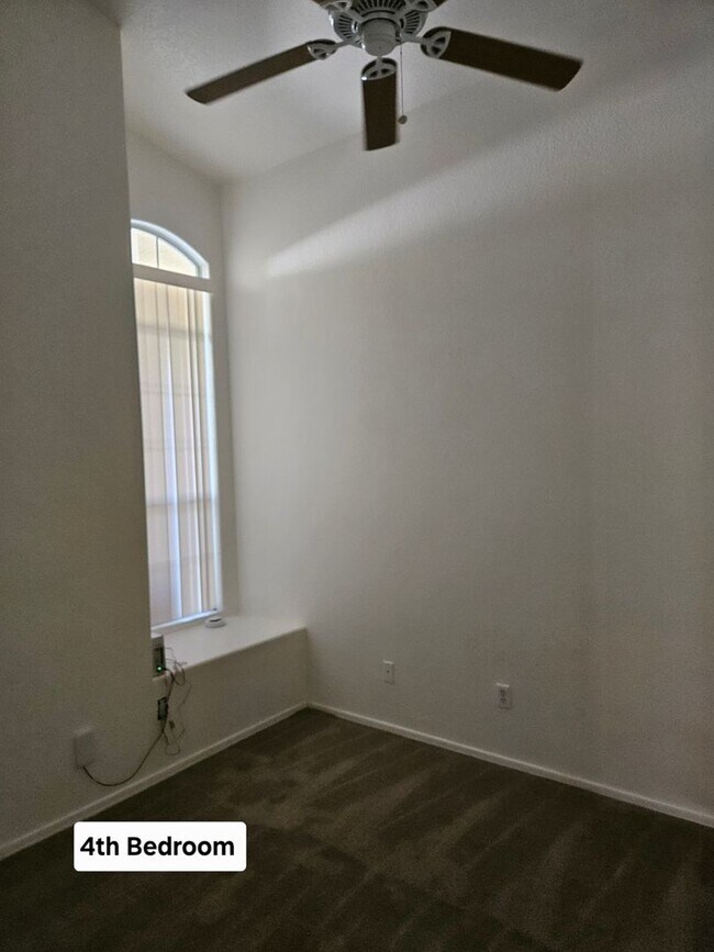 Building Photo - 4 BRM, 2 BA. HOME IN VAL VISTA PLACE in GI...