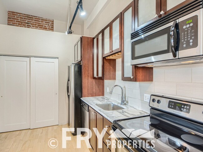 Building Photo - Great Remodel in Capitol Hill