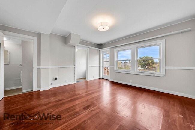 Building Photo - 824 Garfield St