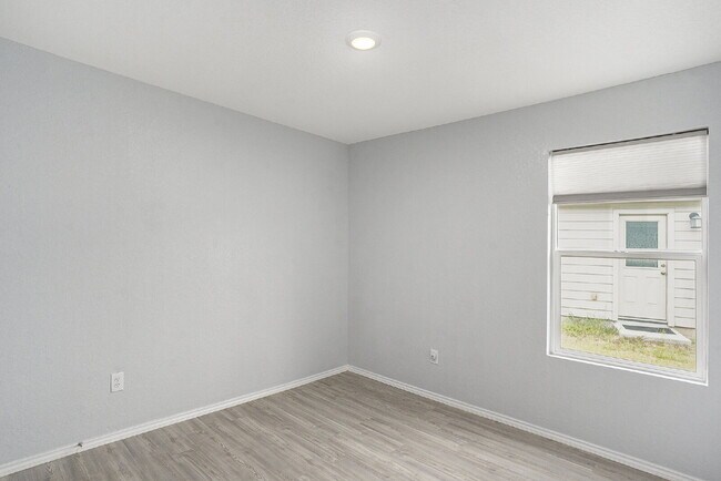 Building Photo - 419 De Herrera