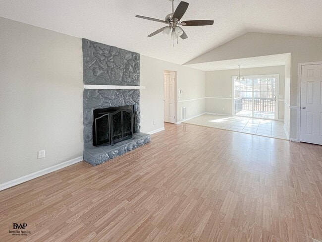 Building Photo - 400 Ferncliffe Rd