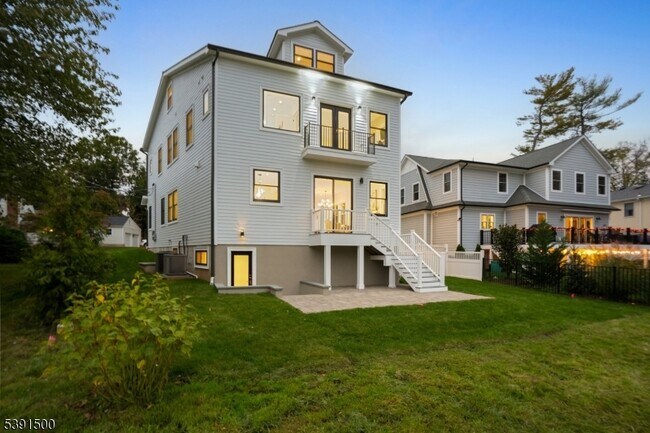 Building Photo - 15 Lake Rd