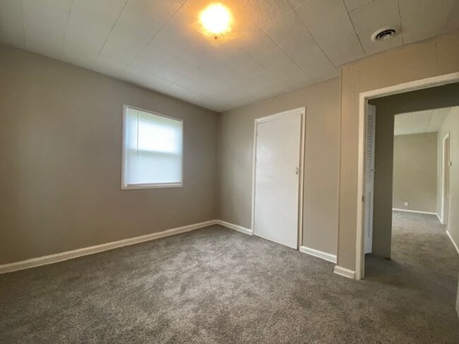 Building Photo - 2 Bed 1 Bath Available in Springfield+
