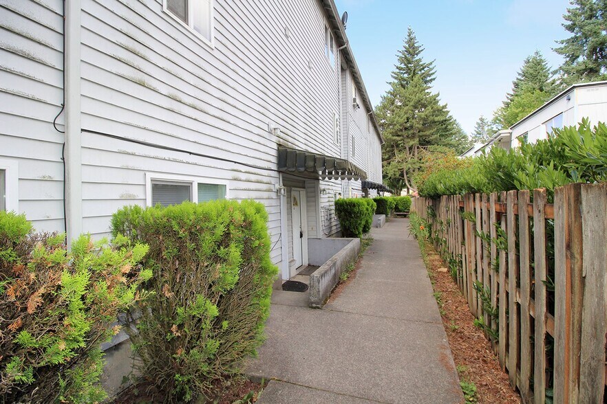 Building Photo - 17-23 SE 127th Ave