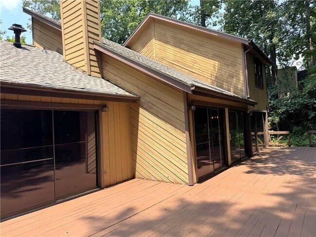 Building Photo - 1302 Colony Dr