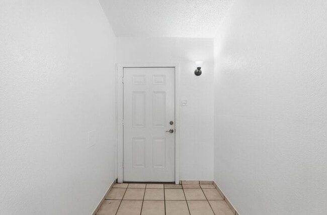 Building Photo - 2118 S Campbell Ave