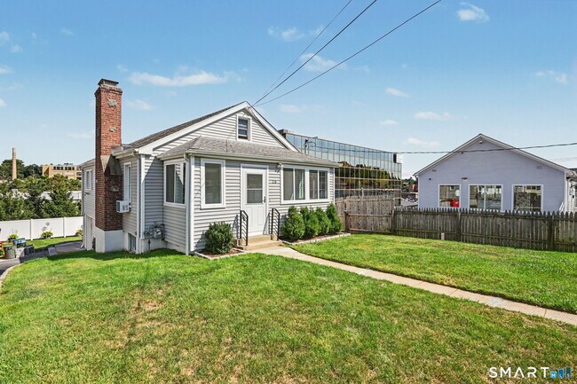 Building Photo - 15 Whitmore Ln