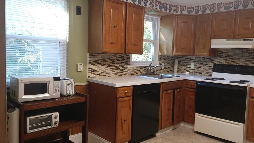 Building Photo - 969 Meadowbrook Dr