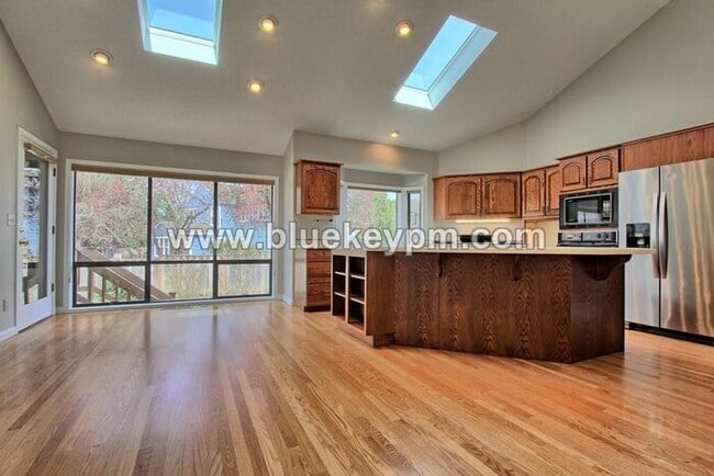 Building Photo - Luxury 3 Bed, 2.5 Bath Home in Beaverton with Large Yard and Bonus Room