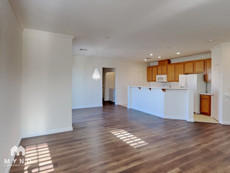 Building Photo - 495 Westminster Hall Ave