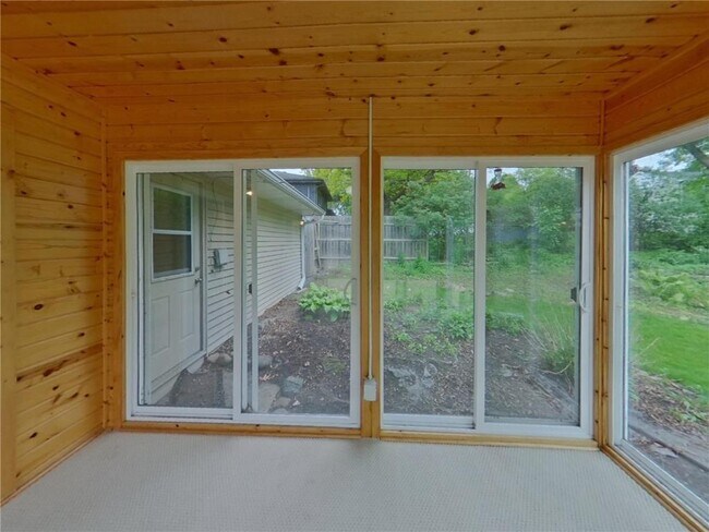 Building Photo - 3607 Robinwood Terrace