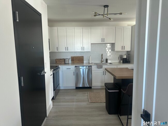 Building Photo - 211 Ferry Blvd