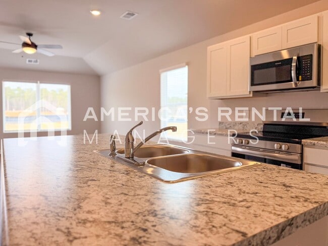 Building Photo - 176 Dogwood St