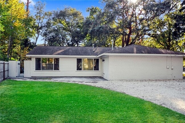 Building Photo - 900 Mallery St