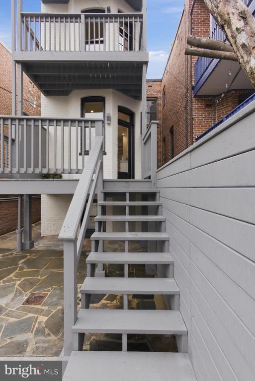 Building Photo - 1319 East Capitol St SE