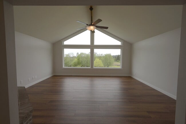 Building Photo - Newly renovated 3 bed 2 bath in a country ...