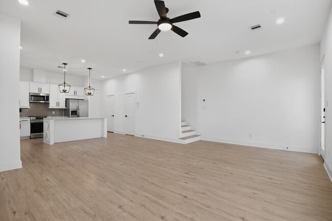 Building Photo - 6425 Highland Pine Ln