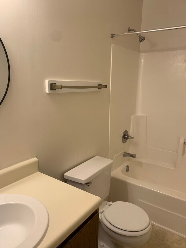 Building Photo - 6901g