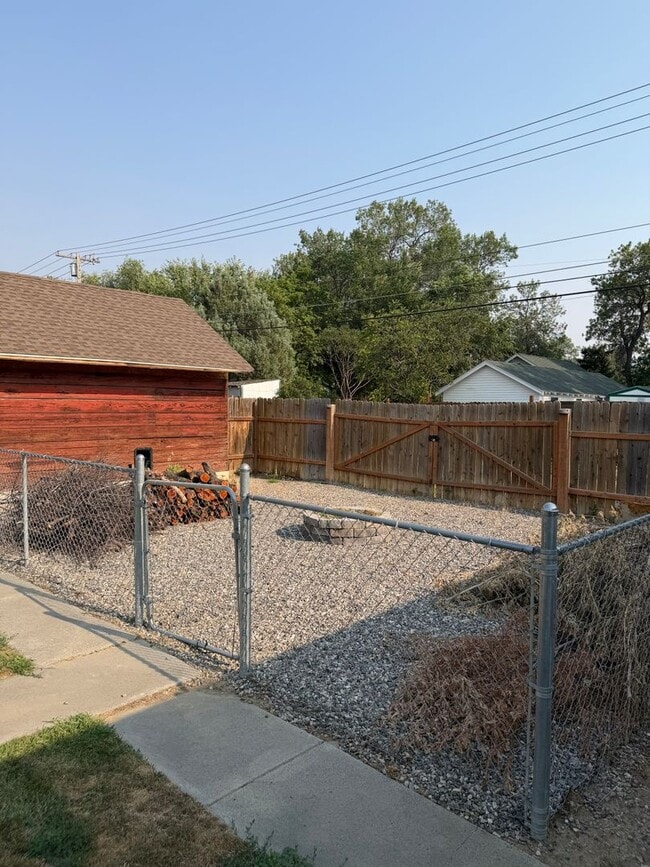 Building Photo - 724 Howard Ave