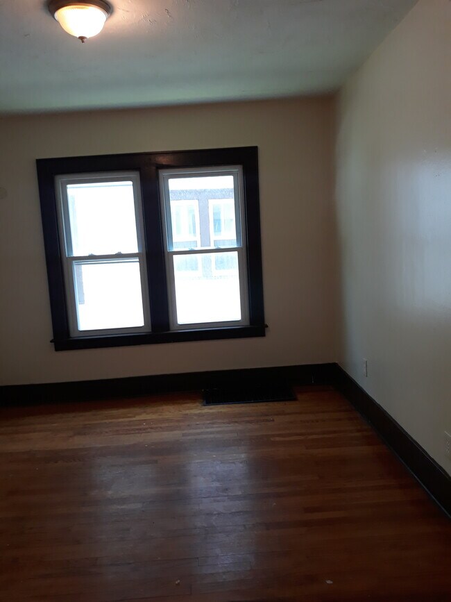 Building Photo - 265 Grand Ave