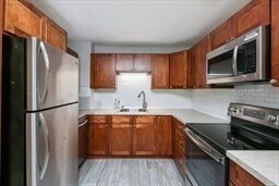 Building Photo - 60 Vinton St