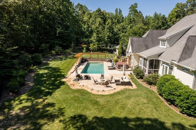 Building Photo - 246 Valley Meadow Dr