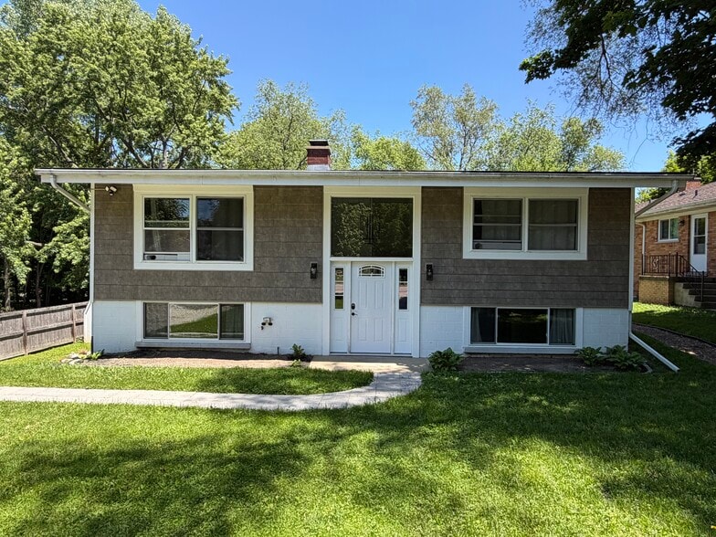 Building Photo - 7638 2nd St