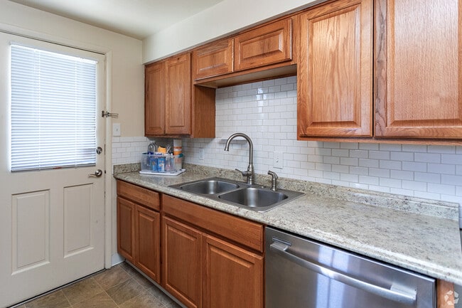 Building Photo - Townhomes at Two Creeks