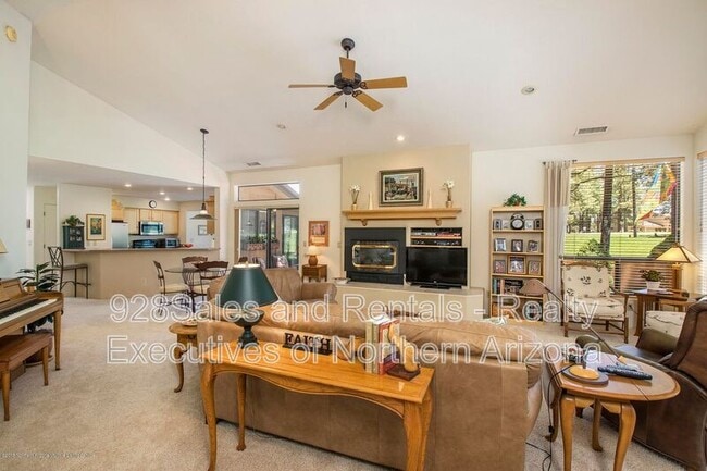 Building Photo - 1740 N Doral Way