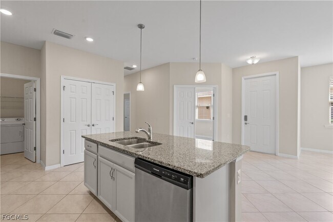 Building Photo - 4443 Dutchess Park Rd