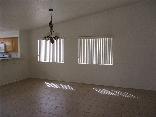 Building Photo - 5543 Clubhouse Ct
