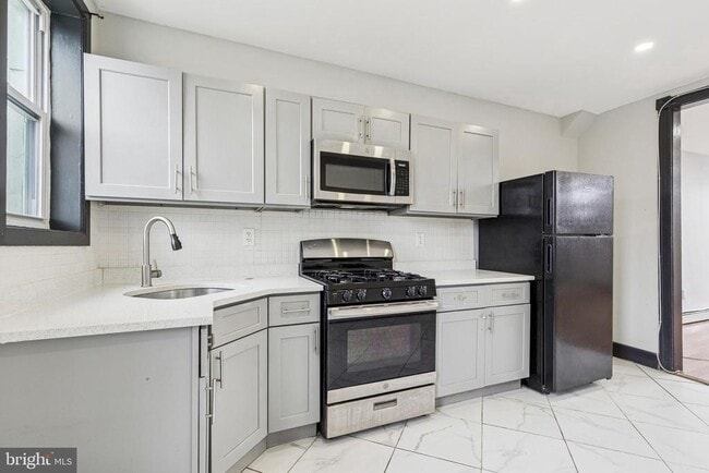 Building Photo - 5221 Linden Heights Ave