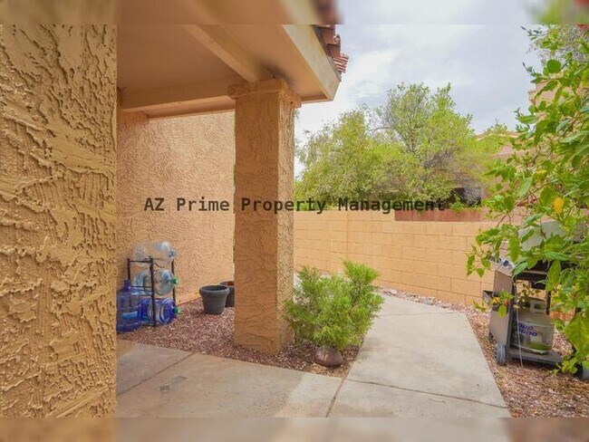Building Photo - 10407 N 10th Pl