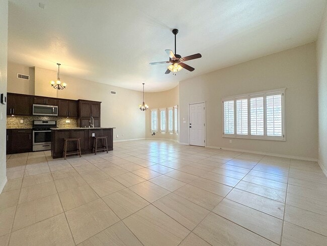 Building Photo - West El Paso 4 bed refrig A/C Home in Ench...