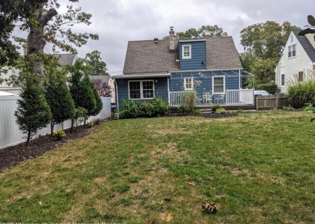 the back of house - 114 Maple St