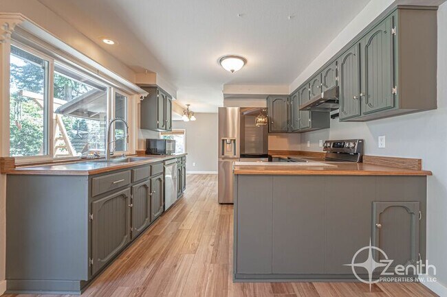 Building Photo - 1701 SE 123rd Ave