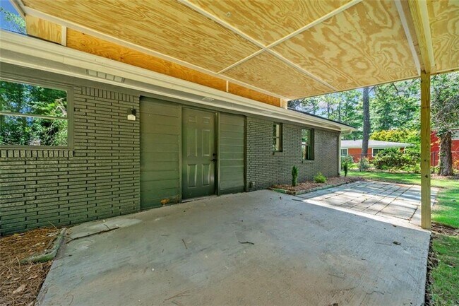 Building Photo - 1905 Fort Valley Dr SW