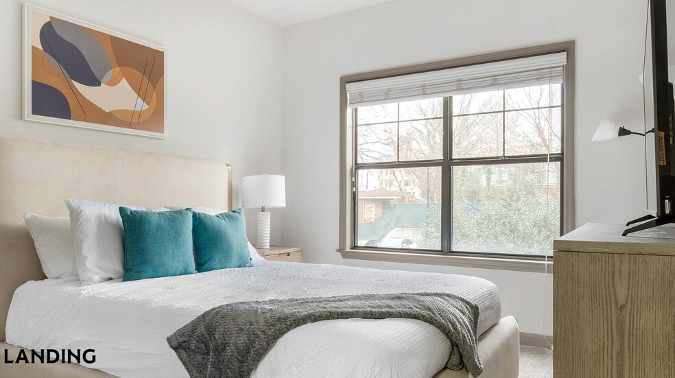 Building Photo - 2000 Monroe Pl NE