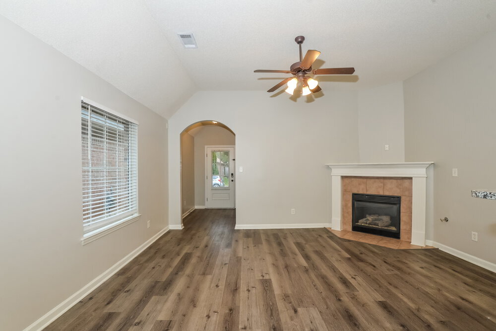 Building Photo - 10253 Evening Hill Dr