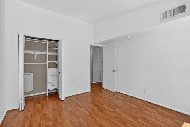 Building Photo - 15 Pickering Ct