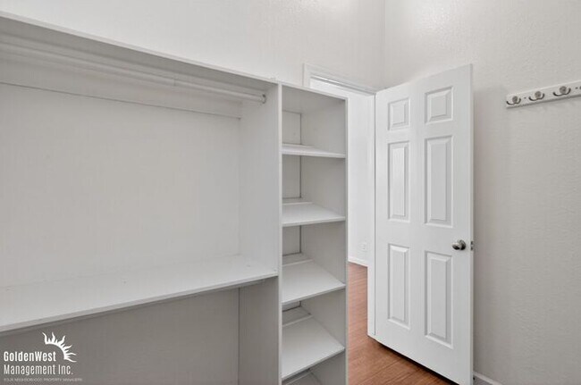 Building Photo - Bright and Modern 1Bdm 1Ba Condo Near Downtown Scottsdale!