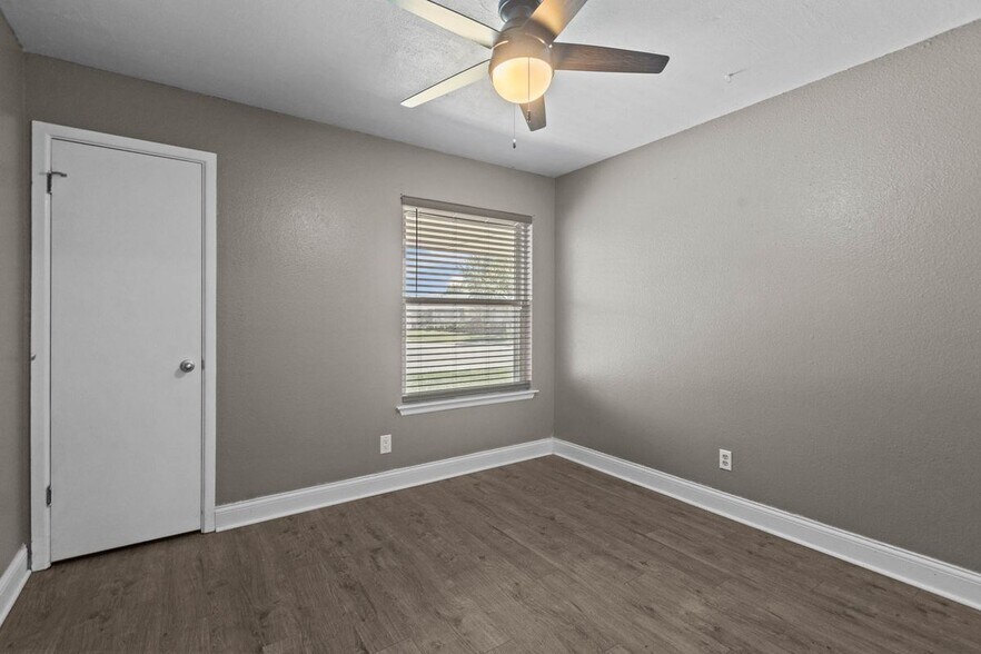 Building Photo - 5116 Canadian Ave