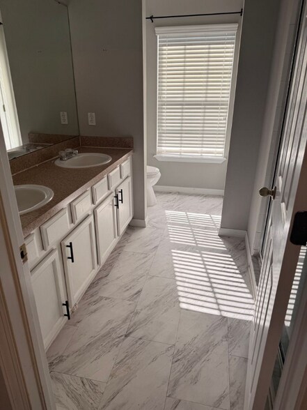 Building Photo - 8512 Shallow Creek Ct