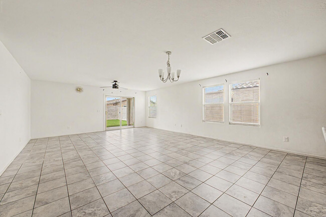 Building Photo - 12586 W Myrtle Ave