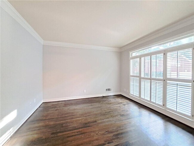 Building Photo - 2242 Lenox Walk NE