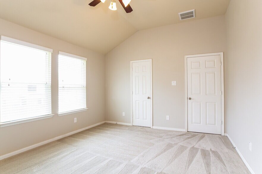 Building Photo - 23630 Maple View Dr